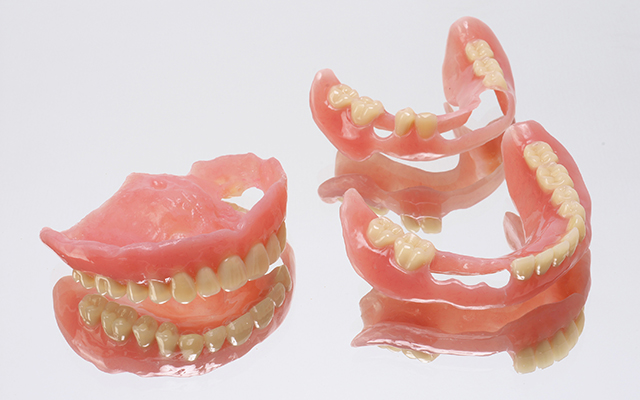 CAREGIVER DENTURE｜テクニカルセンター